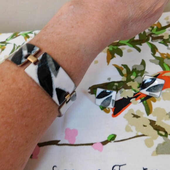 New kate spade NY Bird’s the Word rose gold, pink glass stone flamingo earrings - Picture 12 of 16